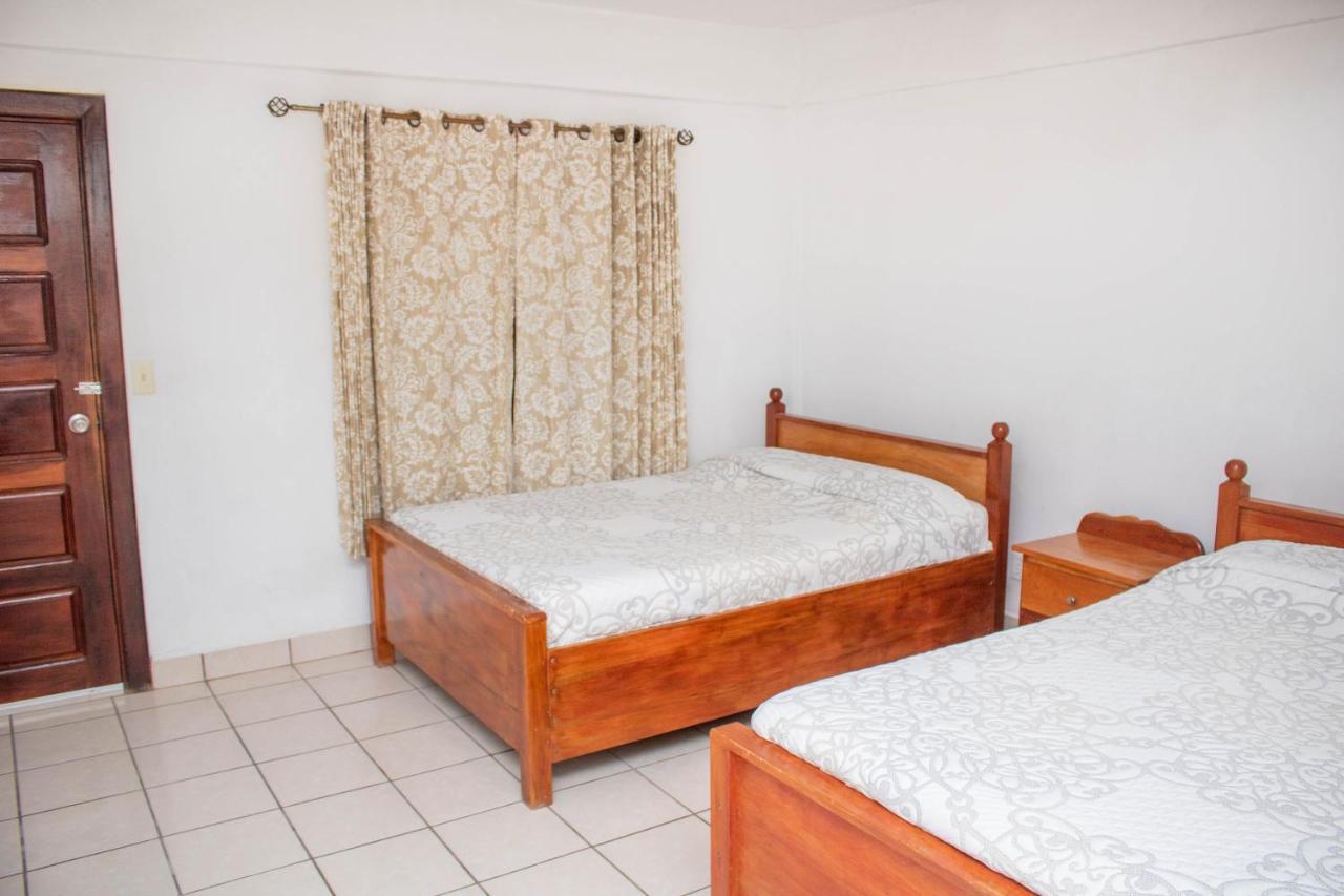 Las Palmas Hotel GOLD STANDARD APPROVED Corozal Exterior foto