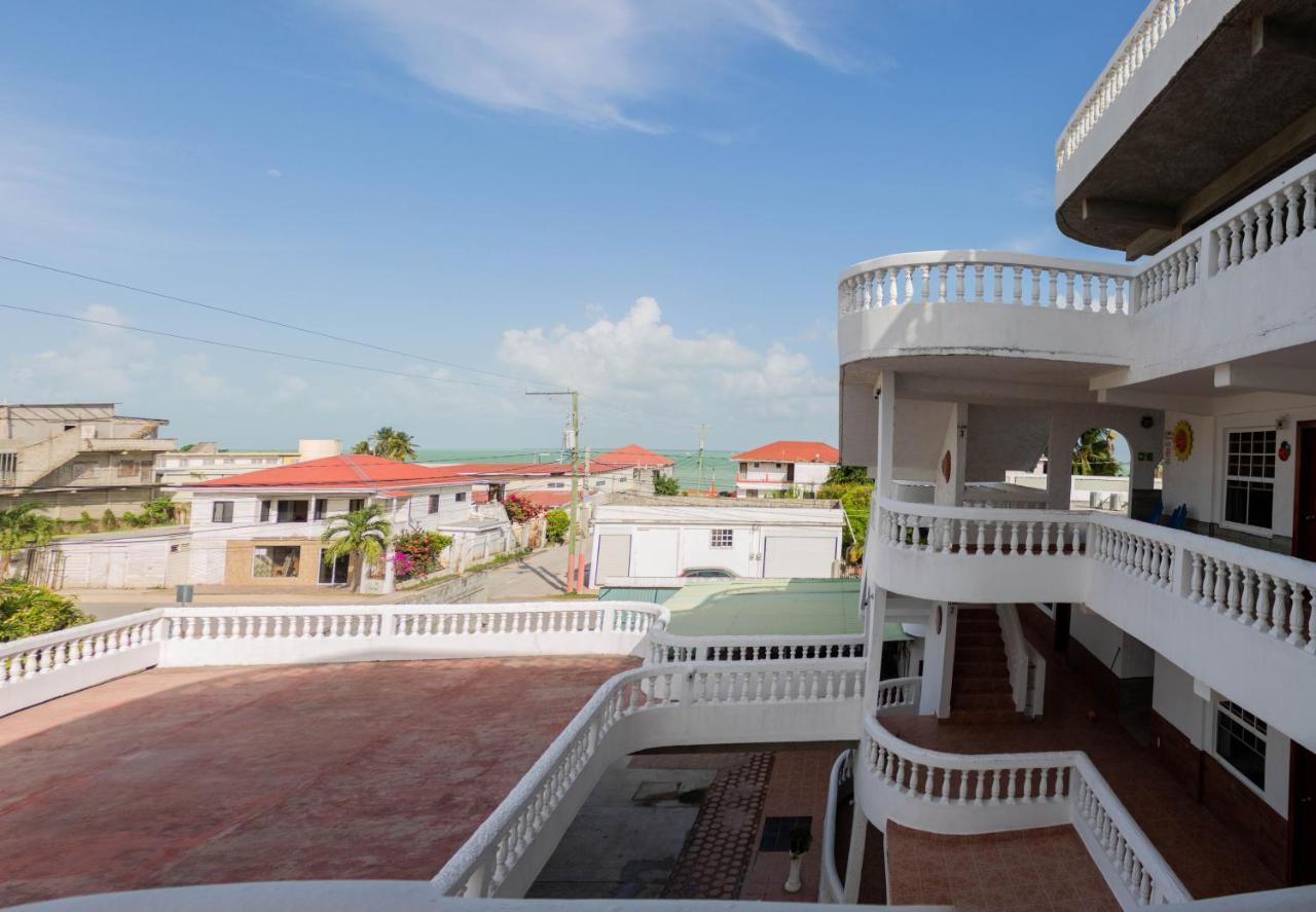 Las Palmas Hotel GOLD STANDARD APPROVED Corozal Exterior foto