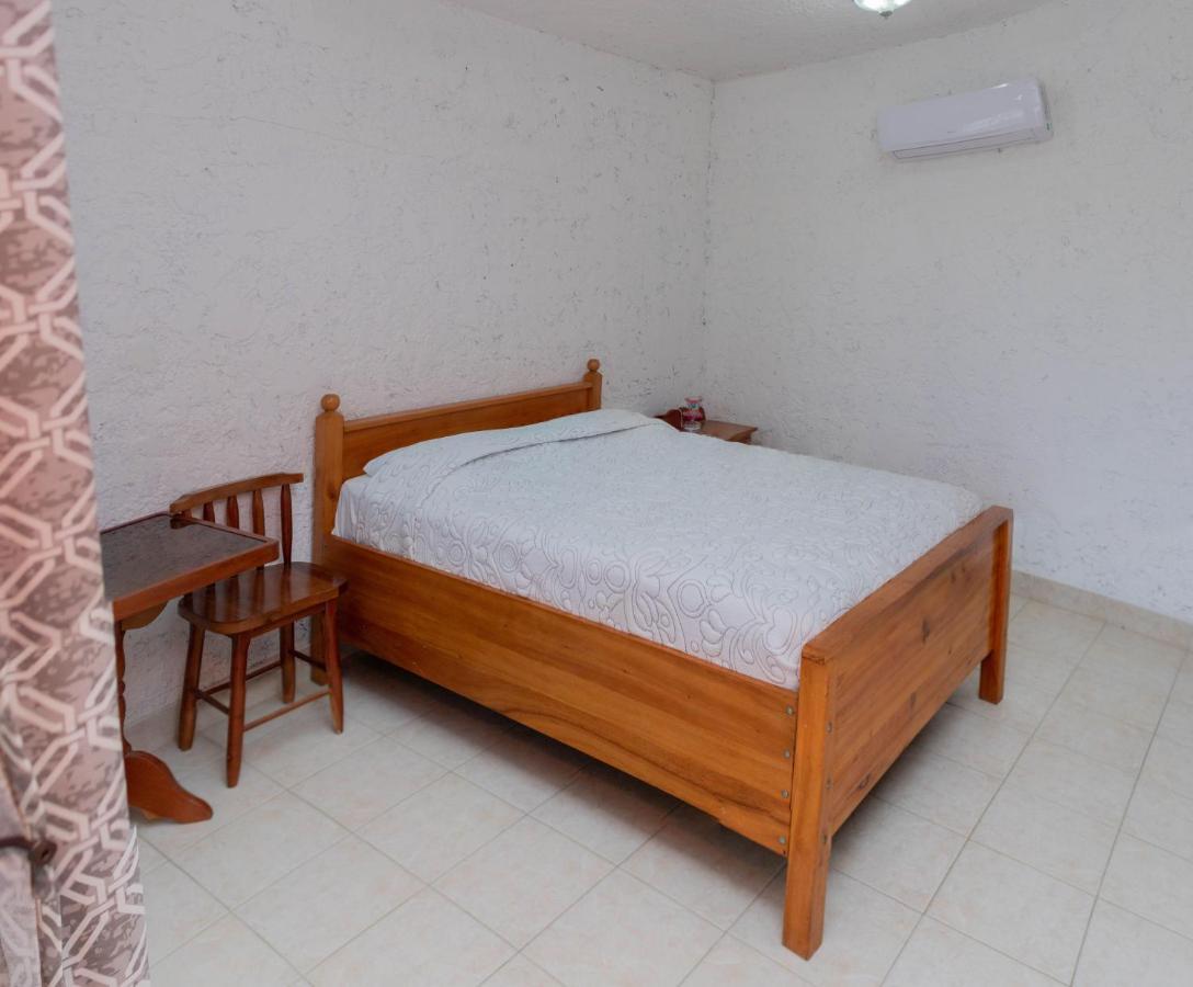 Las Palmas Hotel GOLD STANDARD APPROVED Corozal Exterior foto