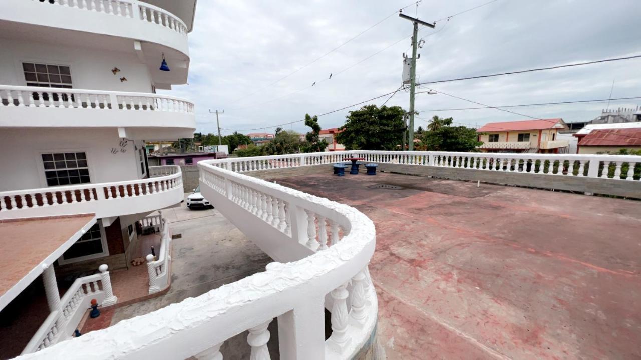 Las Palmas Hotel GOLD STANDARD APPROVED Corozal Exterior foto
