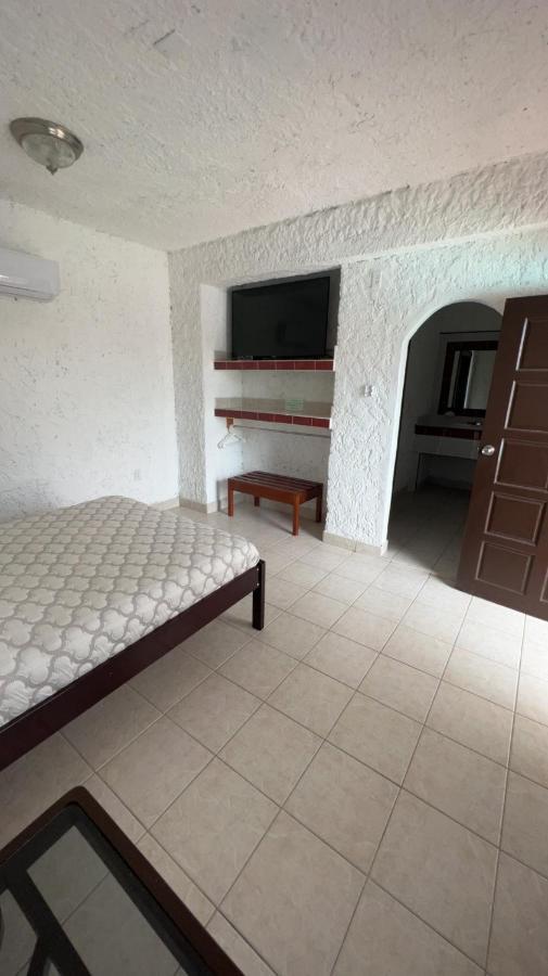 Las Palmas Hotel GOLD STANDARD APPROVED Corozal Exterior foto