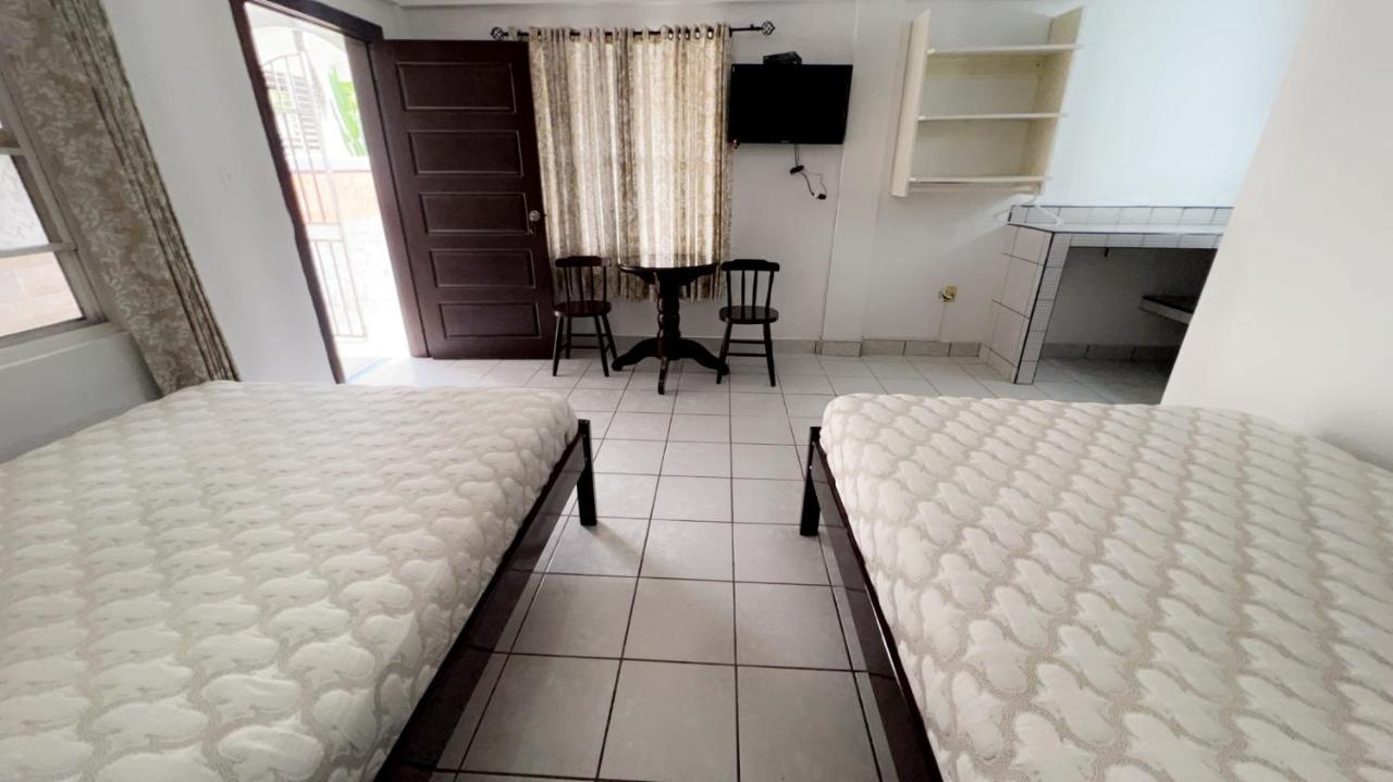 Las Palmas Hotel GOLD STANDARD APPROVED Corozal Exterior foto