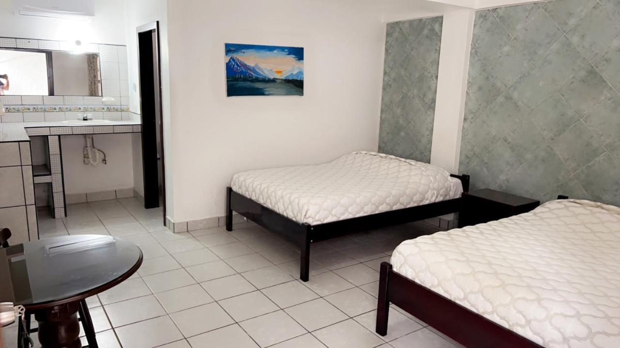 Las Palmas Hotel GOLD STANDARD APPROVED Corozal Exterior foto