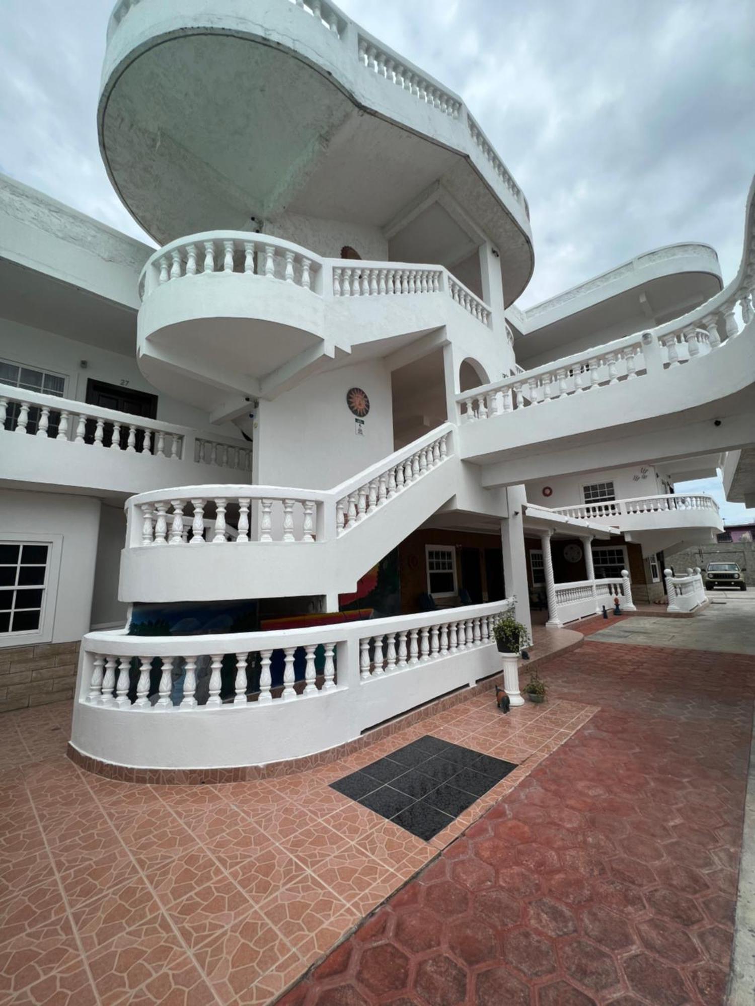 Las Palmas Hotel GOLD STANDARD APPROVED Corozal Exterior foto