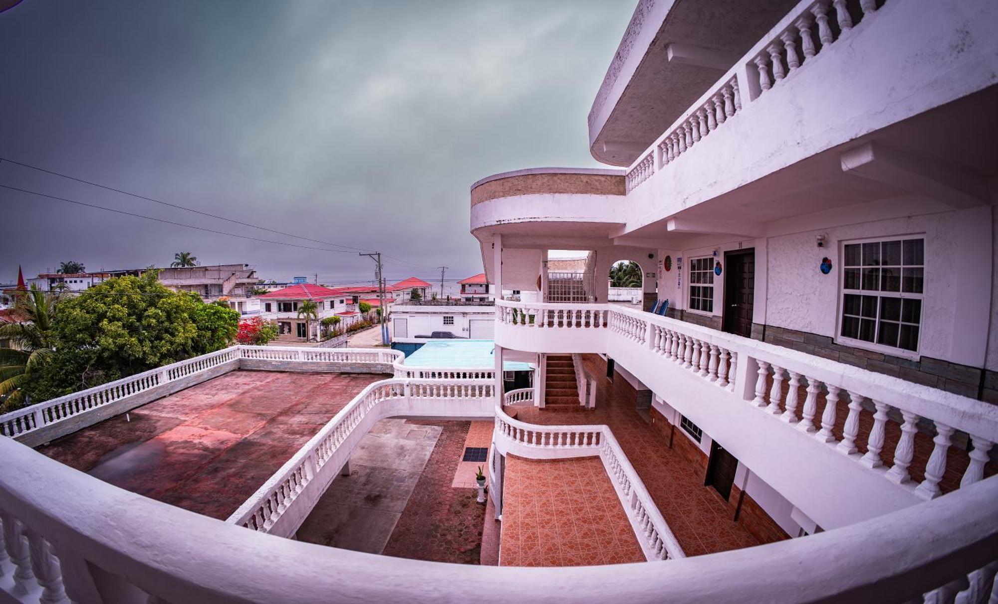 Las Palmas Hotel GOLD STANDARD APPROVED Corozal Exterior foto