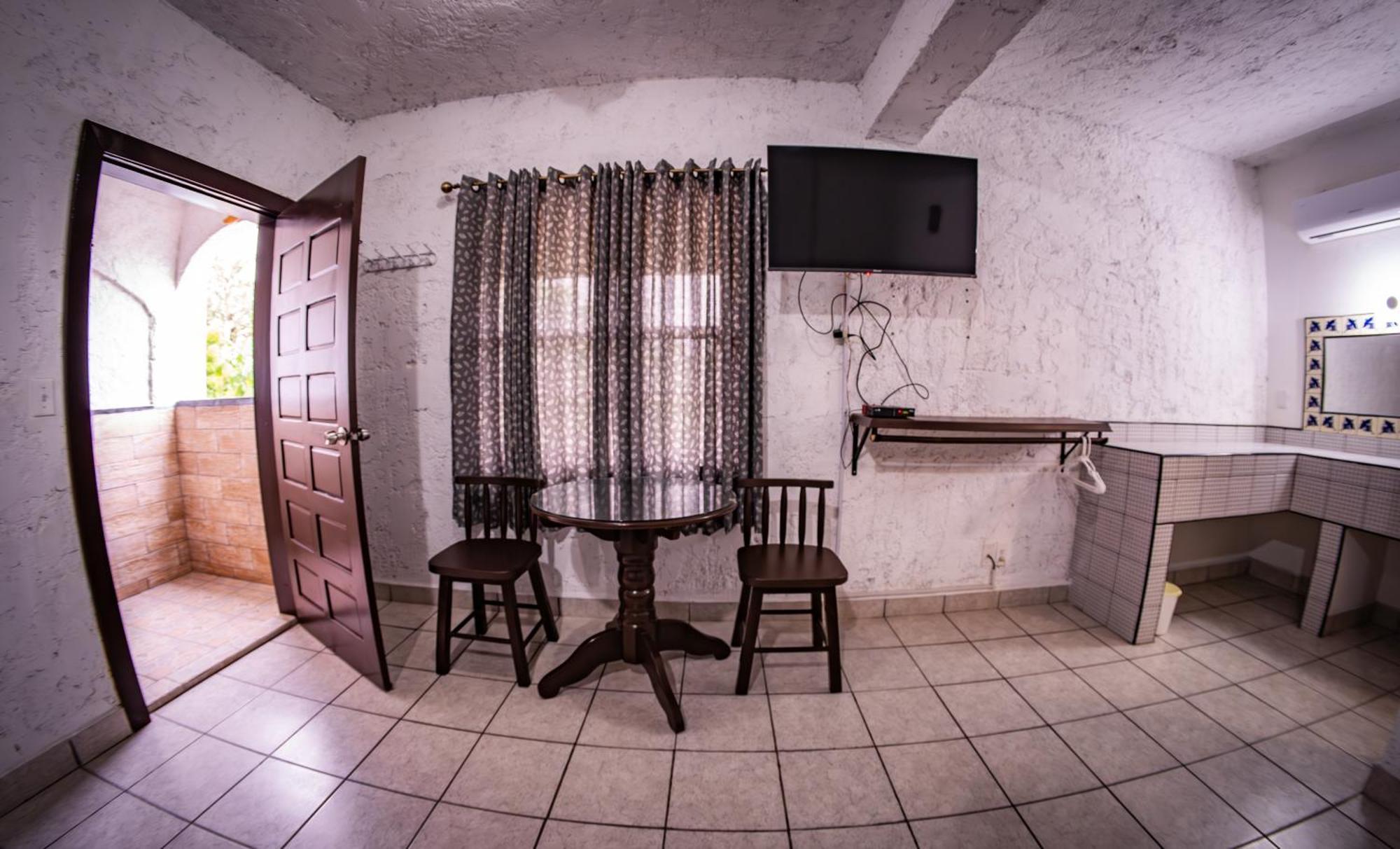 Las Palmas Hotel GOLD STANDARD APPROVED Corozal Exterior foto
