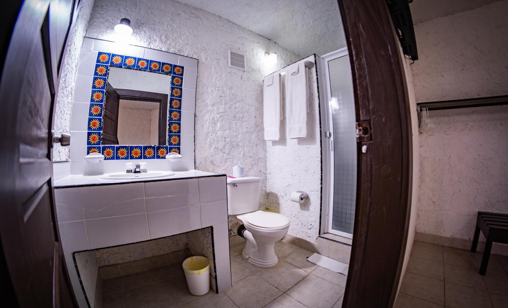 Las Palmas Hotel GOLD STANDARD APPROVED Corozal Exterior foto