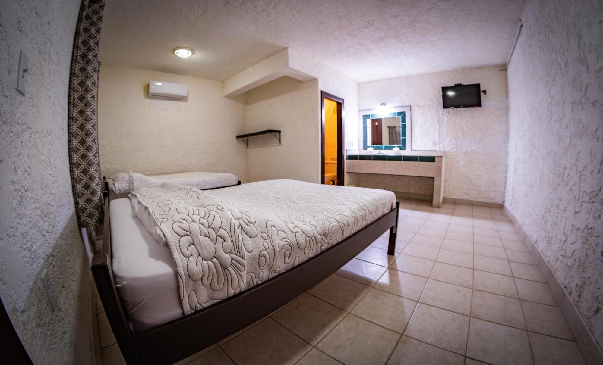 Las Palmas Hotel GOLD STANDARD APPROVED Corozal Exterior foto